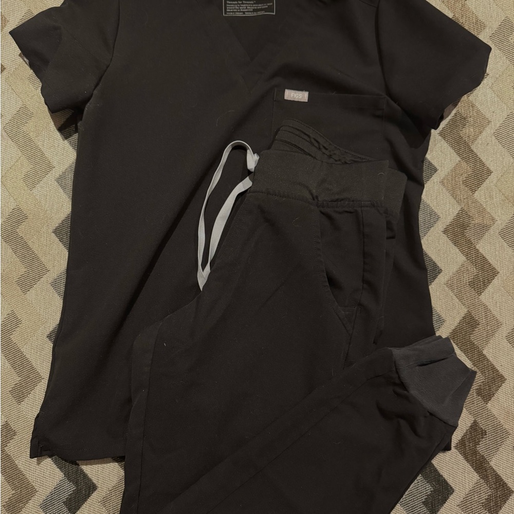 FIGS XS black scrub set